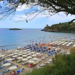 Spiaggia privata Baia della Calanca con ombrelloni e lettini inclusi